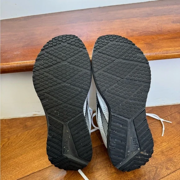 Brooks Revel Women’s Athletic Shoes in White and Black - Picture 4 of 4